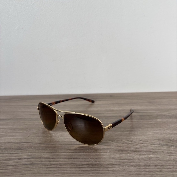Oakley OO4079-11 Feedback Tortoise Brown Polished Gold/Bronze Polarized Aviator - Picture 2 of 10